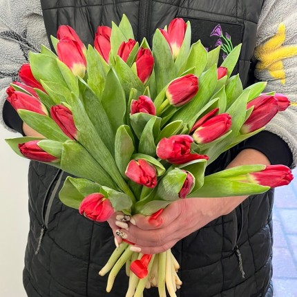 Букет красных тюльпанов на 8 марта с доставкой в Рязани
