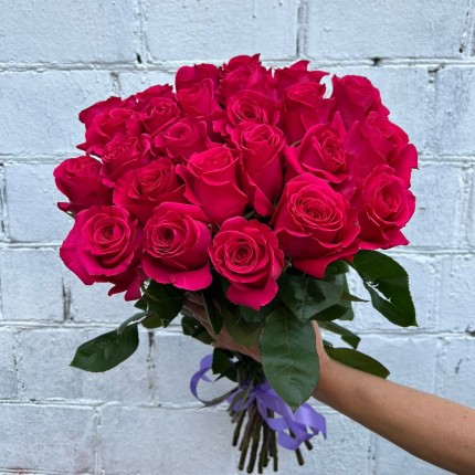 Букет из розовых роз с доставкой  в Рязани