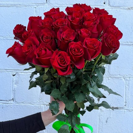 Букет из красных роз  с доставкой по городу  в Рязани
